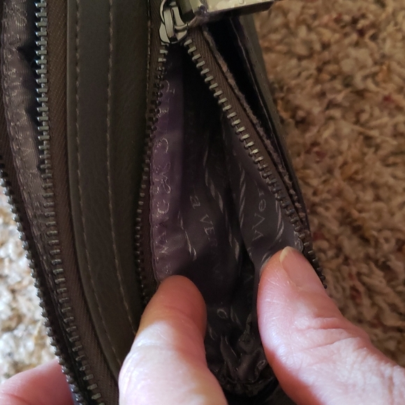 Olive green Simply Vera wristlet, NWT! - Picture 8 of 9